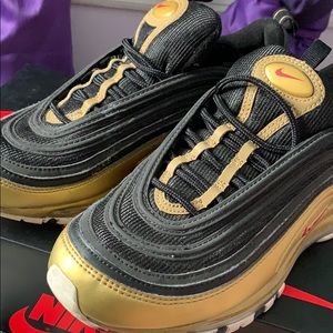 Black and gold Nike air max’s